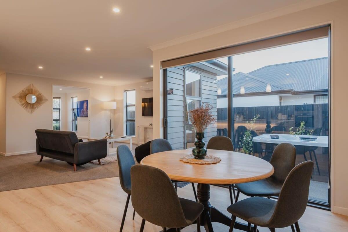 Elegant 3Br Home On Mustang Avenue Christchurch Exteriér fotografie
