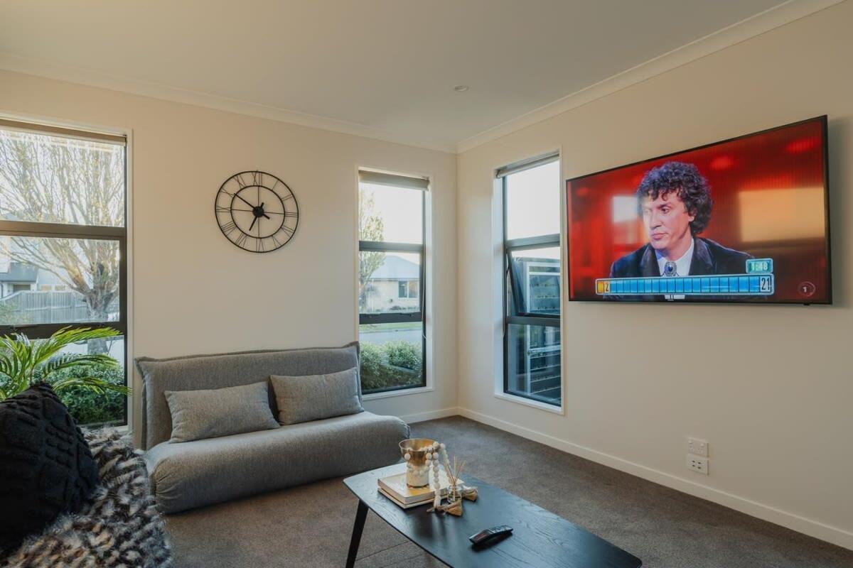 Elegant 3Br Home On Mustang Avenue Christchurch Exteriér fotografie