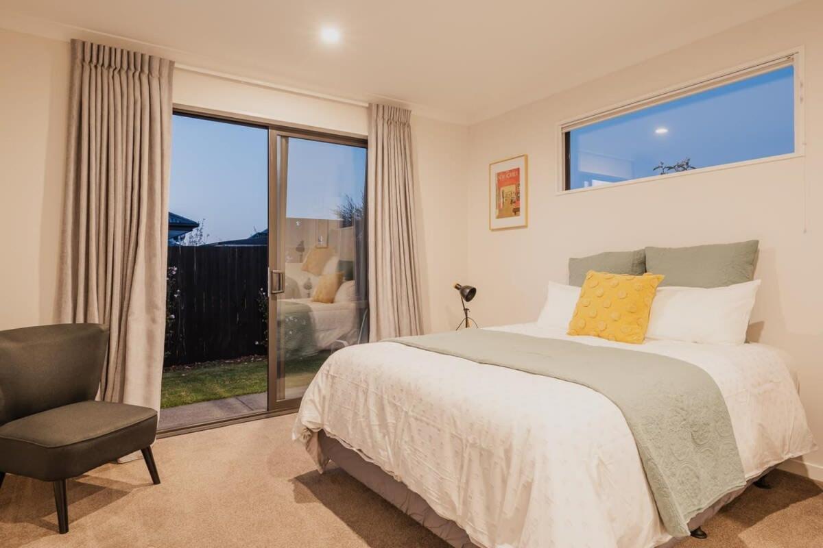 Elegant 3Br Home On Mustang Avenue Christchurch Exteriér fotografie