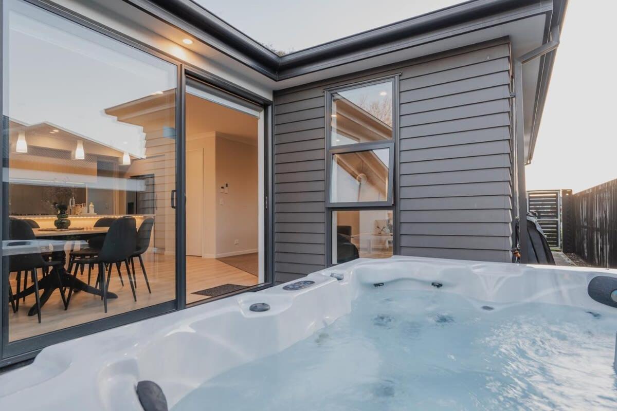 Elegant 3Br Home On Mustang Avenue Christchurch Exteriér fotografie