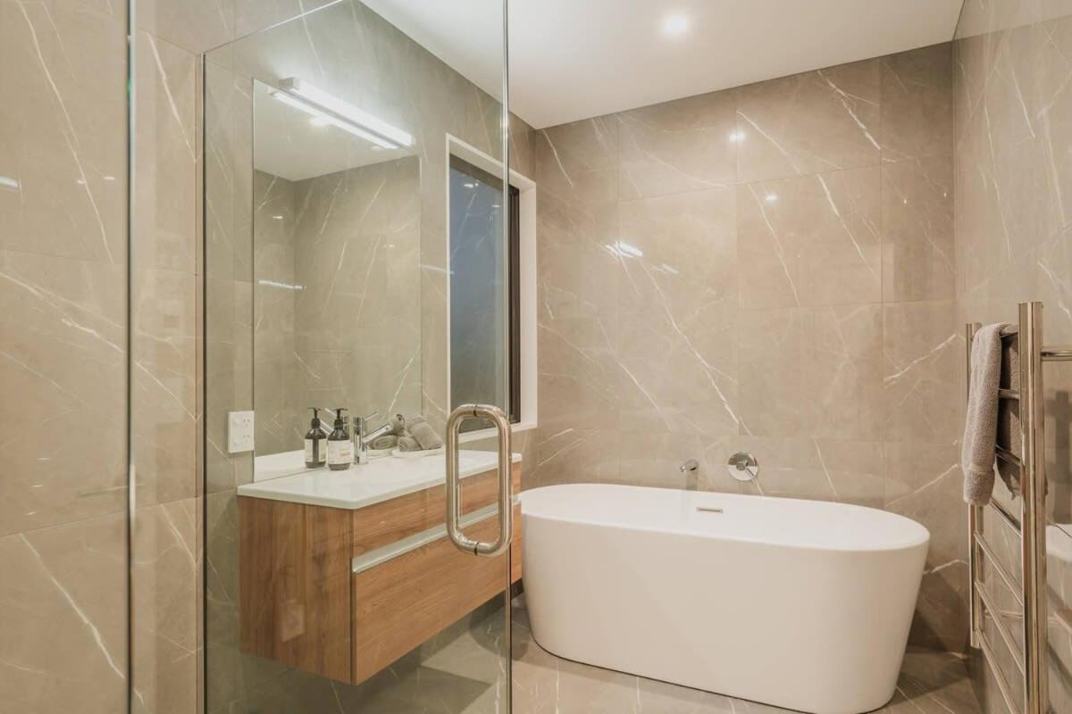 Elegant 3Br Home On Mustang Avenue Christchurch Exteriér fotografie
