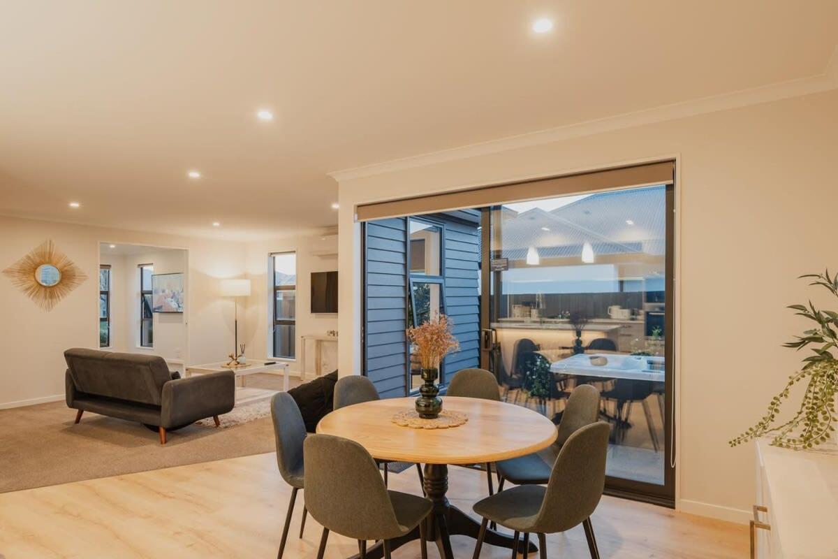 Elegant 3Br Home On Mustang Avenue Christchurch Exteriér fotografie