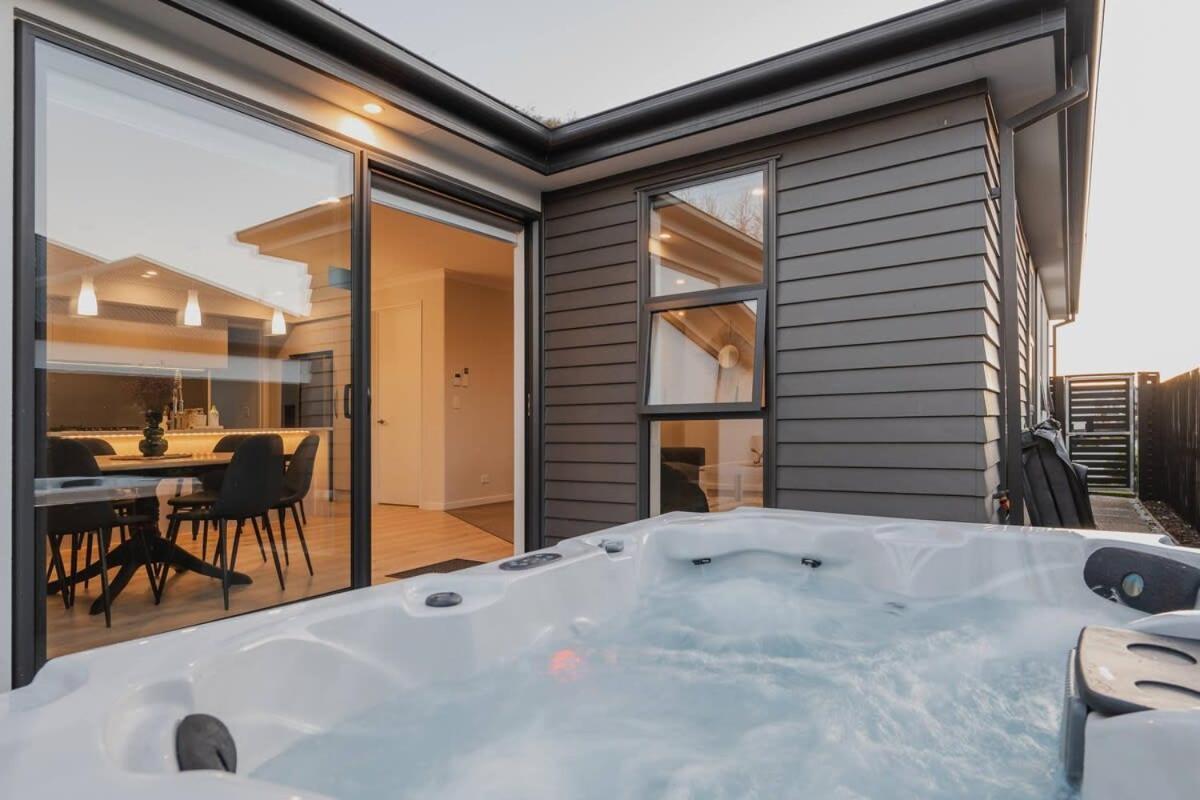 Elegant 3Br Home On Mustang Avenue Christchurch Exteriér fotografie