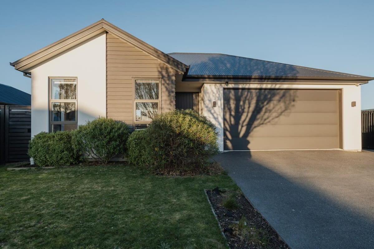 Elegant 3Br Home On Mustang Avenue Christchurch Exteriér fotografie