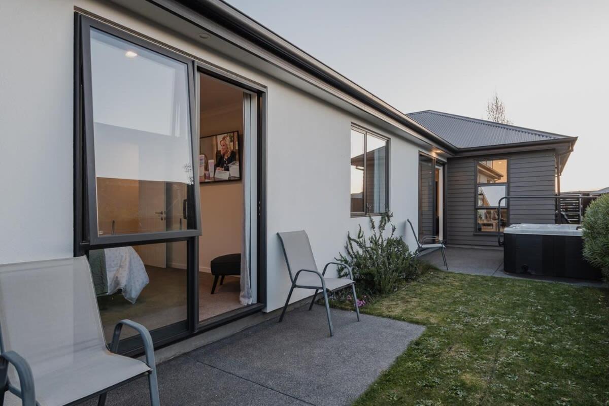Elegant 3Br Home On Mustang Avenue Christchurch Exteriér fotografie
