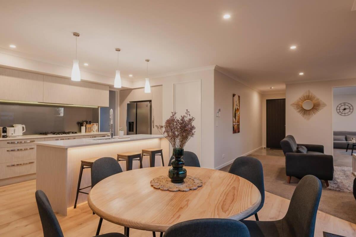 Elegant 3Br Home On Mustang Avenue Christchurch Exteriér fotografie