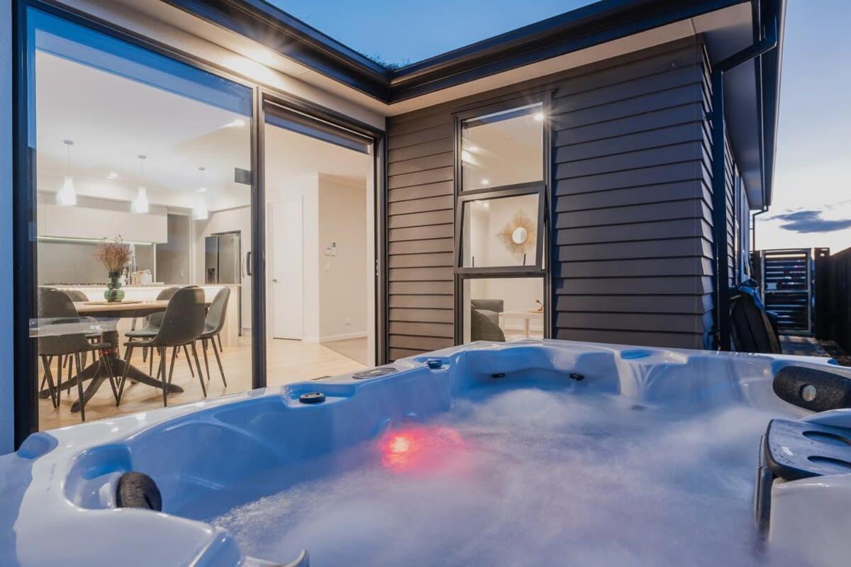 Elegant 3Br Home On Mustang Avenue Christchurch Exteriér fotografie